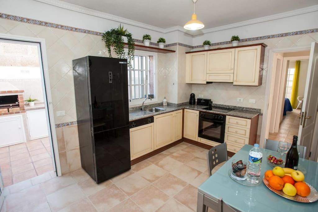 Villa Vanesa Luxury Private Villa With A Heated Pool, 4 Bedrooms And 4 Bathrooms Costa Adeje  Bagian luar foto